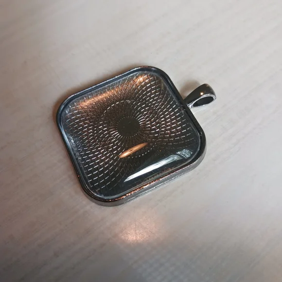 Ten Pendant Trays and Cabachons - Picture 6 of 6